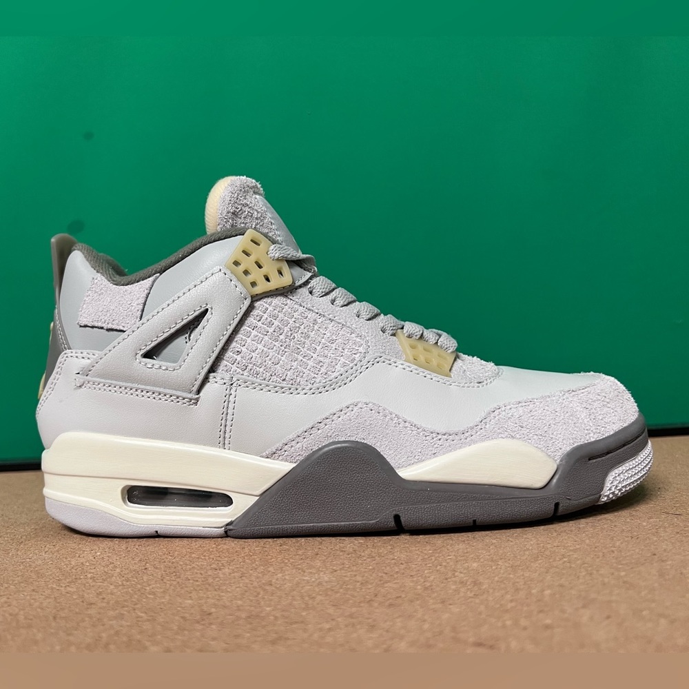 Air Jordan 4 SE Craft Photon Dust